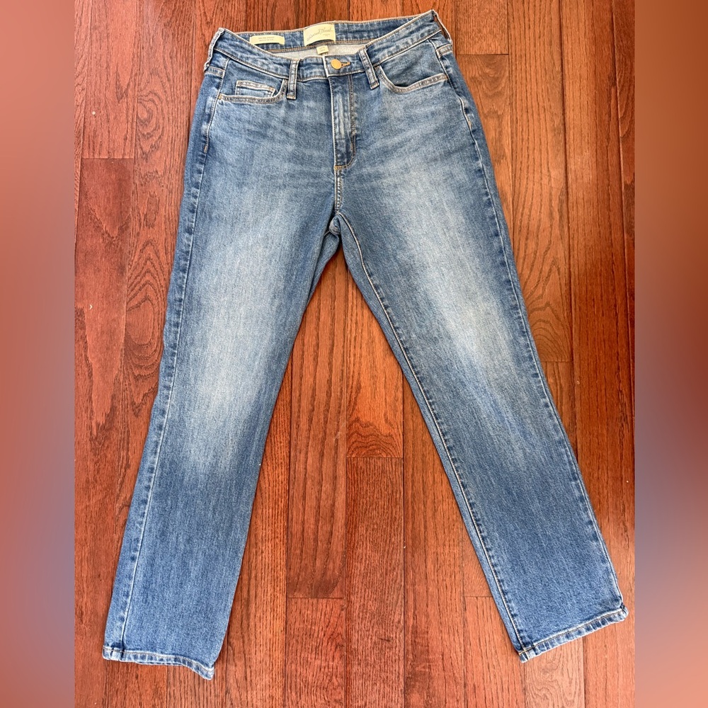 Universal Thread Light Wash Straight Leg Jeans
